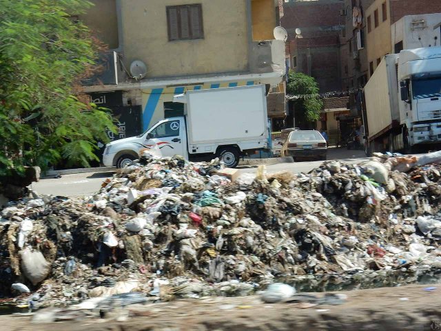 Kairo Kanal mit Müll